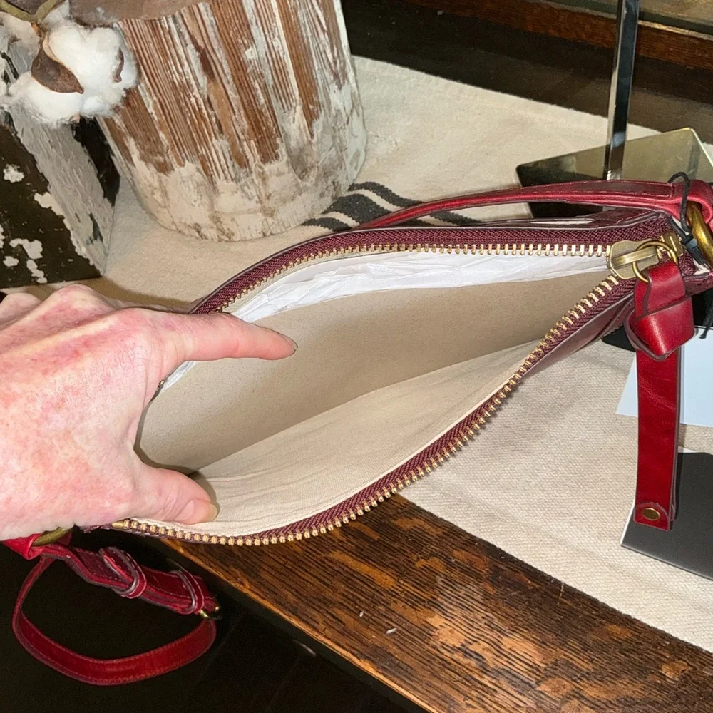 NWT Frye Leather Melissa Zip Top Saddle Crossbody Berry Lacquer Red MSRP $198